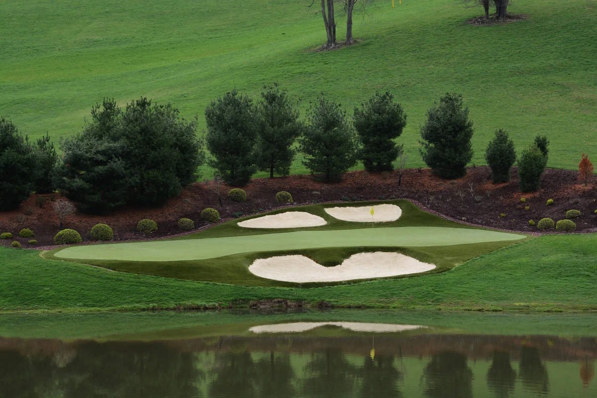 Bring the tournament excitement home with our artificial golf greens designed for any Augusta space.